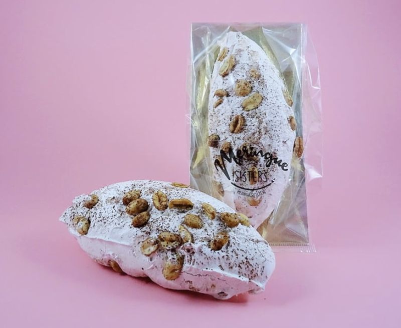 Meringue Sisters - chocolade-karamel-pinda scooped