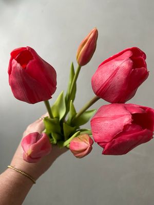 Tulpboeket donker roze 47 cm