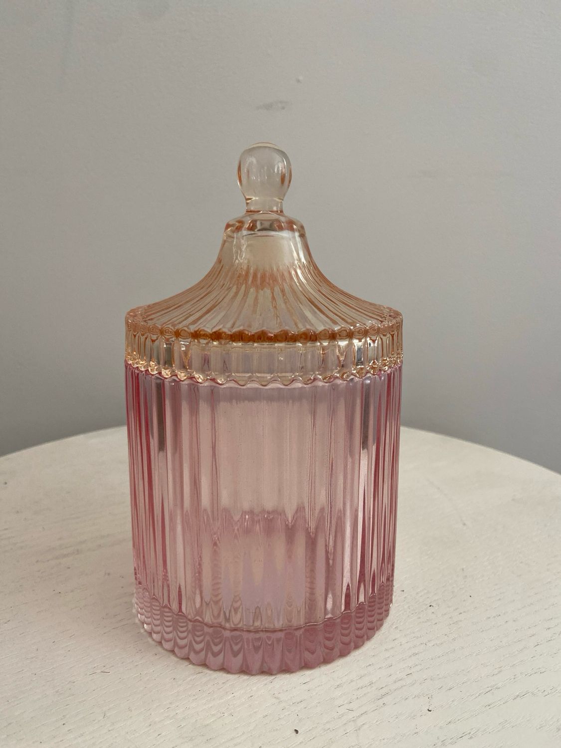 Roze glazen voorraadpot