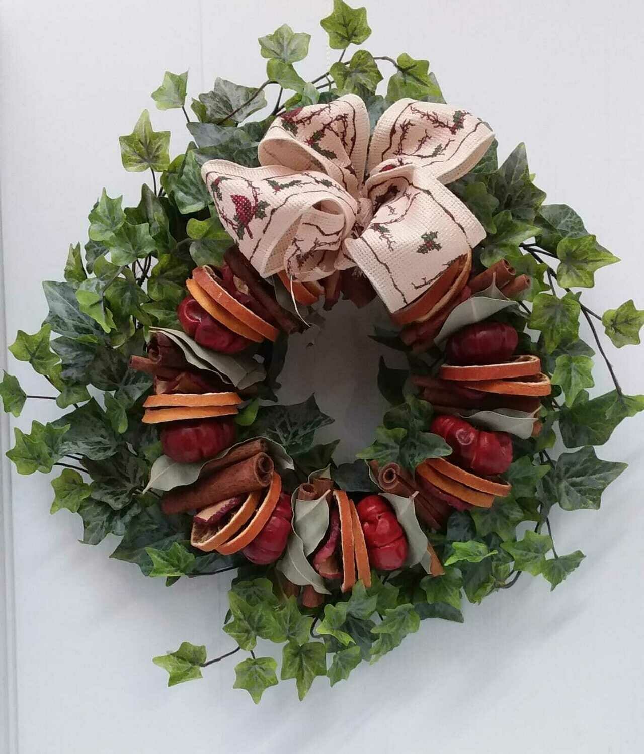 Everlasting ivy wreath with dried fruits 25cm Everlasting ivy wreath with dried fruits 25cm