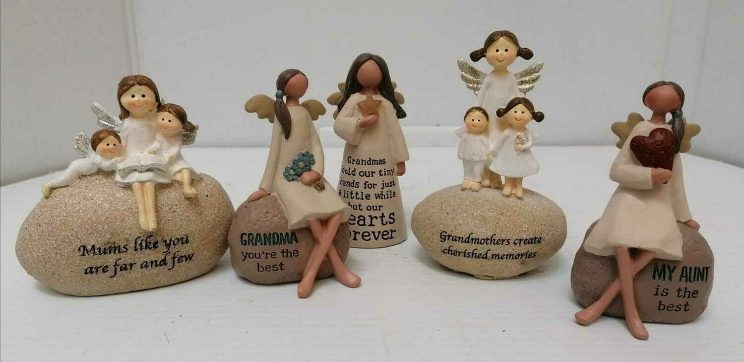 Various type of little statues €11,95 Various type of little statues €11,95