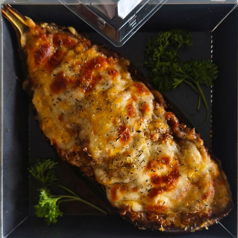 BERENJENA rellena de Carne y Verduras gratinadas