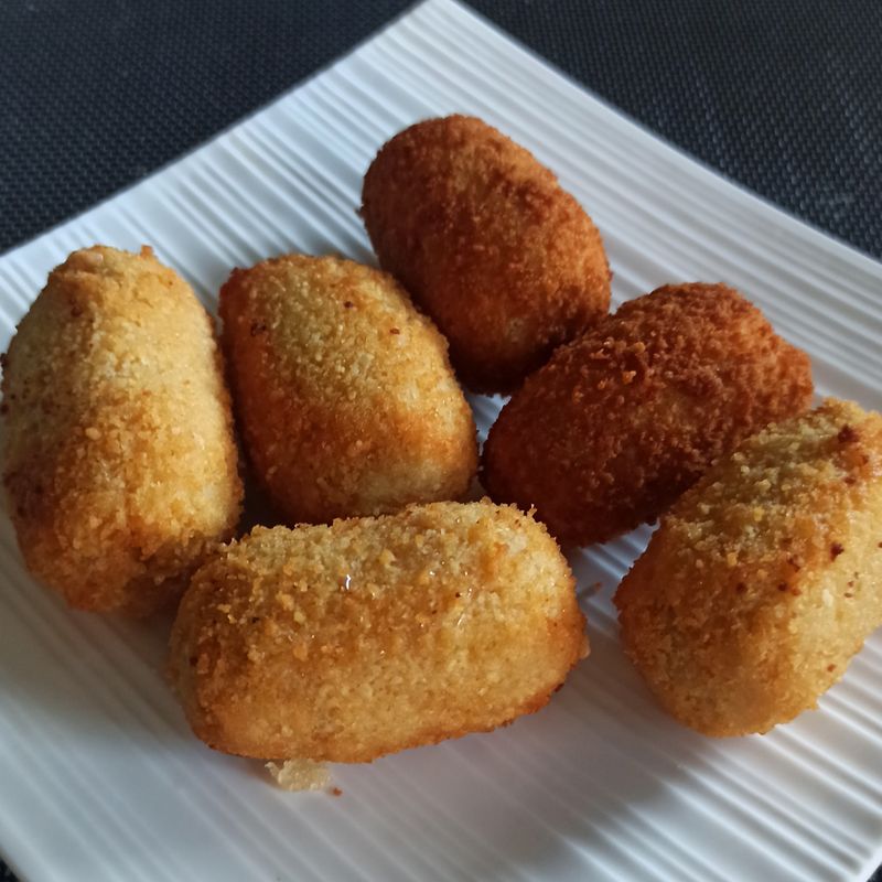 CROQUETAS de CHORIZO de LEÓN (FRITAS) - 6 unidades CROQUETAS de CHORIZO de LEÓN (FRITAS) - 6 unidades