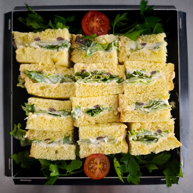 Caja Mini Brioche con Anchoa y un toque picante / 12 Unidades Caja Mini Brioche con Anchoa y un toque picante / 12 Unidades