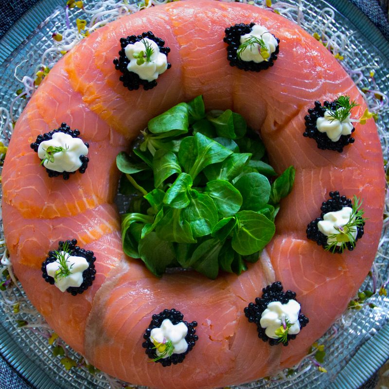 Corona de Salmón Ahumado rellena de Langostinos