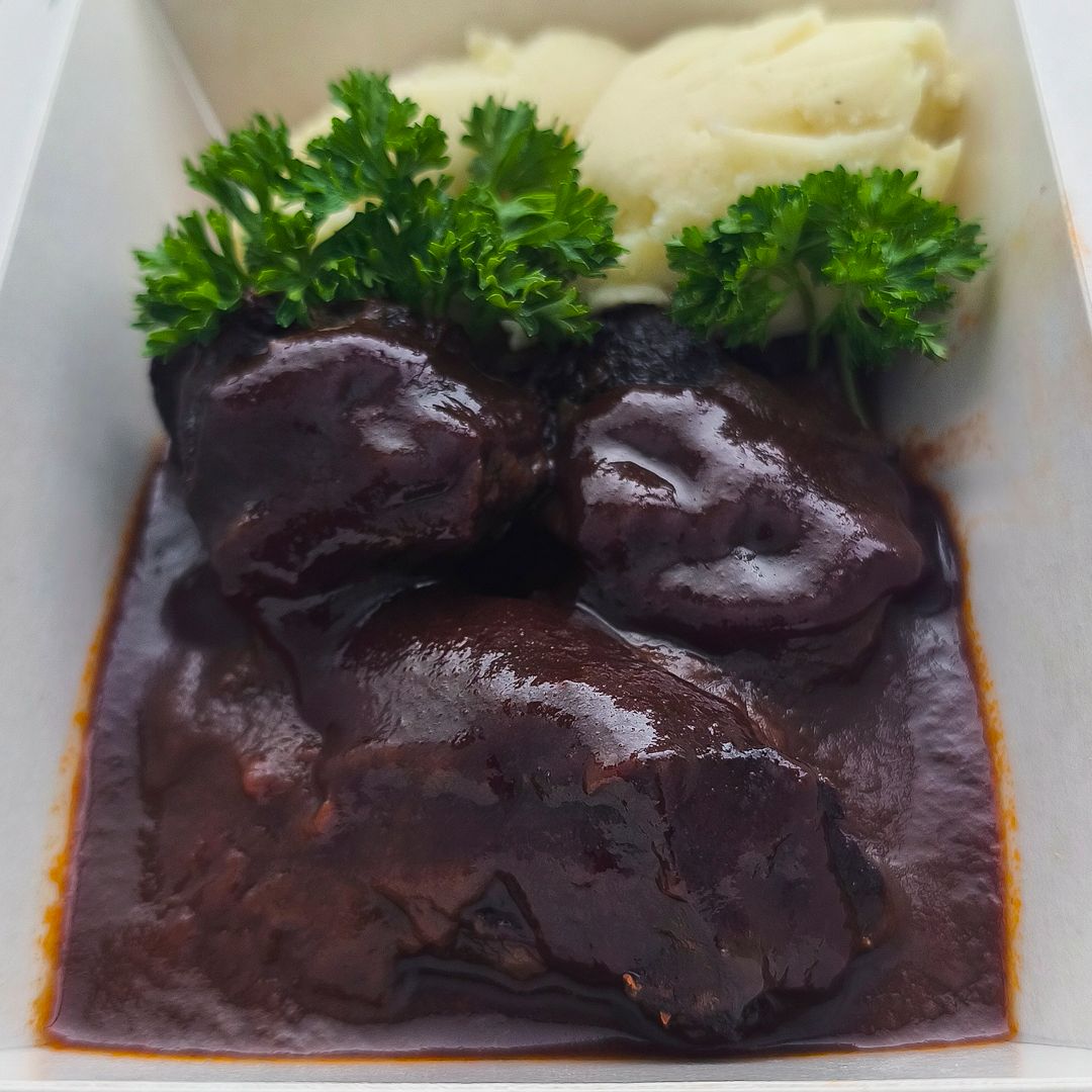 Carrilleras de Vaca al Pedro Ximénez con Parmentier de Patata / Ración