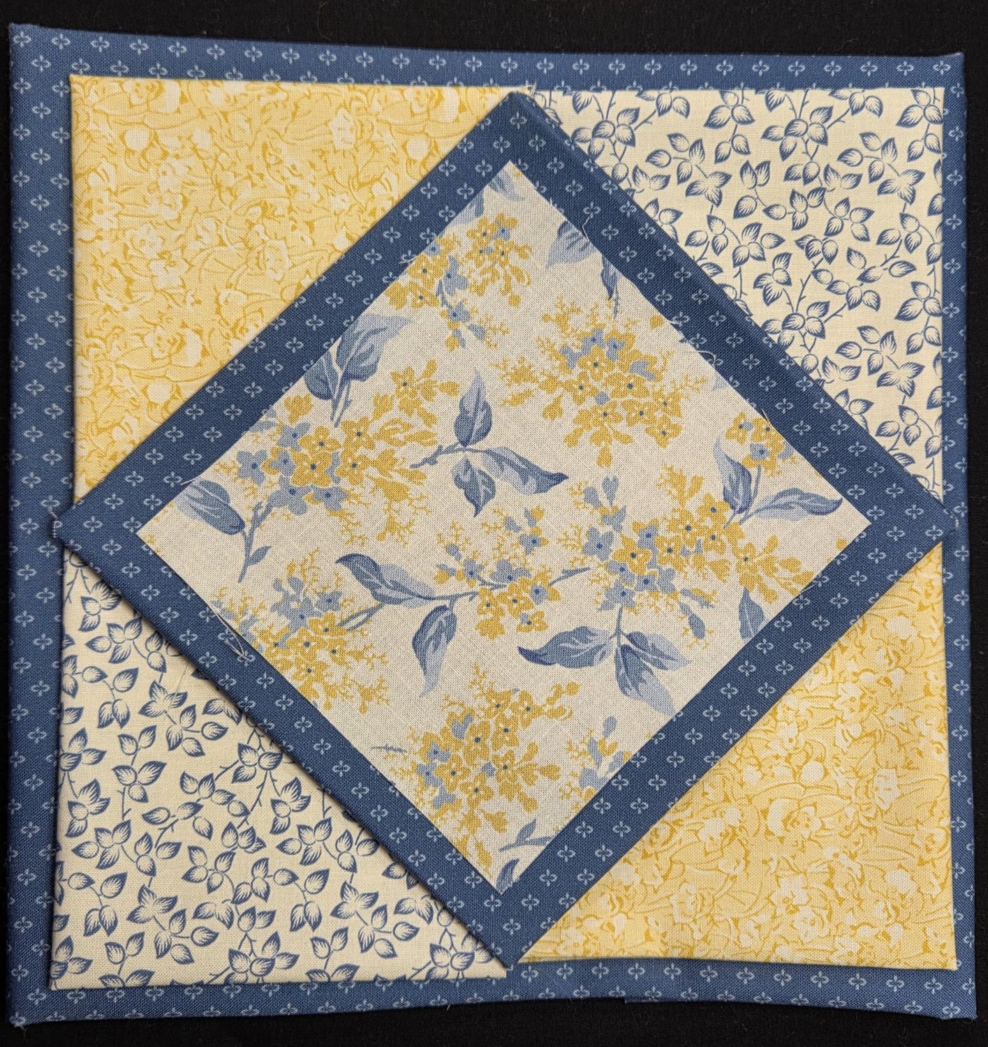 Cathedral Window Pillow Kit, Colour: Middleboro Road