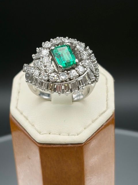 Bague Emeraude tourbillon