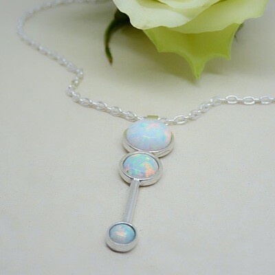 Shiny silver pendant - White Opal stone Shiny silver pendant - White Opal stone