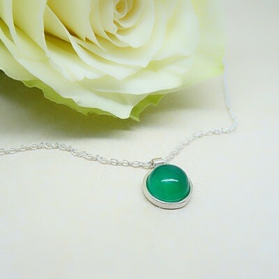 Shiny silver pendant - Green Onyx stones Shiny silver pendant - Green Onyx stones