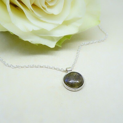 Shiny silver pendant - Labradorite stones Shiny silver pendant - Labradorite stones
