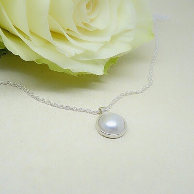 Shiny silver pendant - freshwater pearl Shiny silver pendant - freshwater pearl