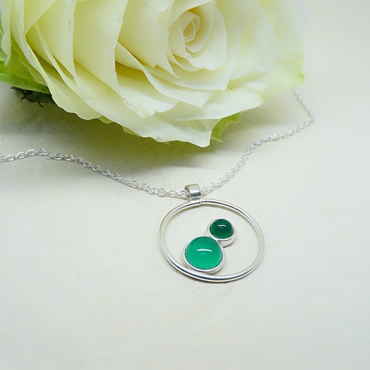 Shiny silver pendant - Green Onyx stones