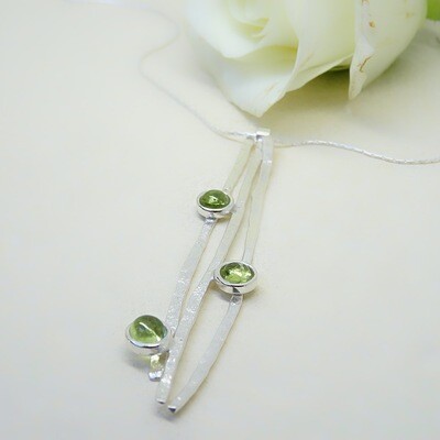 Shiny silver pendant - Peridot stones Shiny silver pendant - Peridot stones