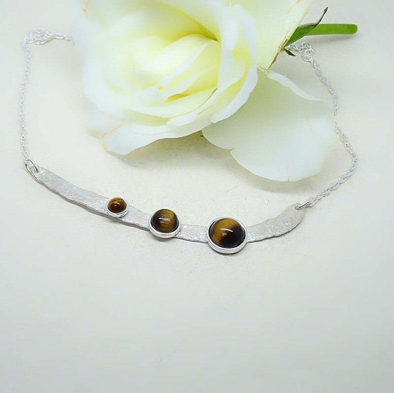 Shiny silver pendant - Tiger Eye stones Shiny silver pendant - Tiger Eye stones