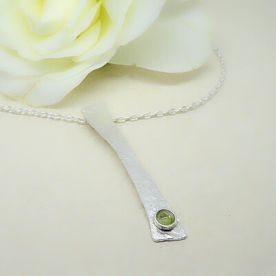 Shiny silver pendant - Peridot stones Shiny silver pendant - Peridot stones
