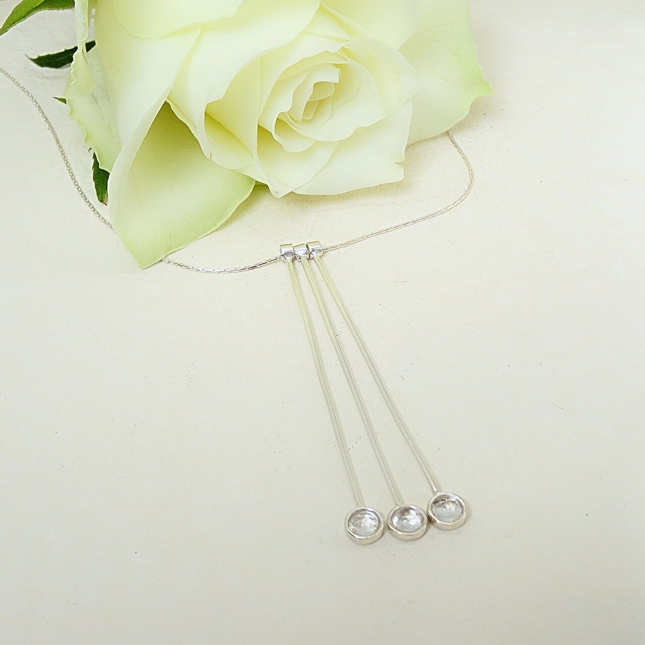 Shiny silver pendant - Crystal stone