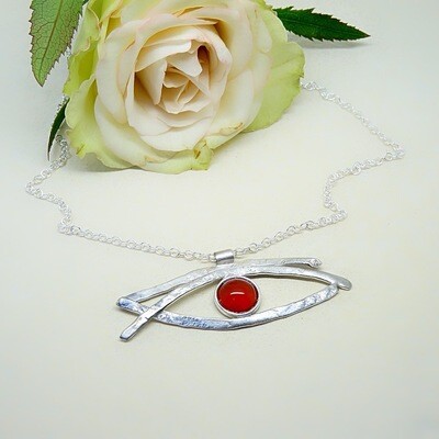 Silver hammered pendant - Carnelian stone Silver hammered pendant - Carnelian stone