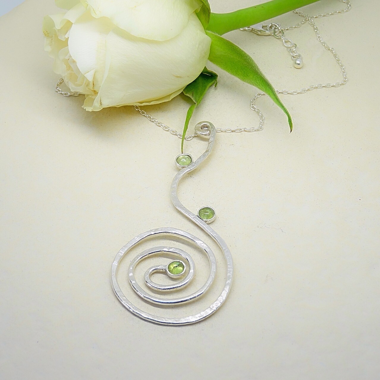 Silver pendant - Peridot