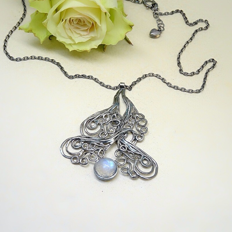 Silver pendant - Moonstone