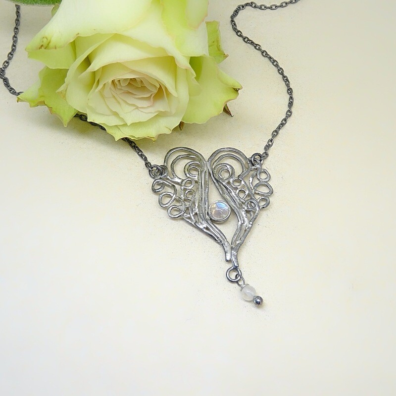 Silver pendant - Moonstone