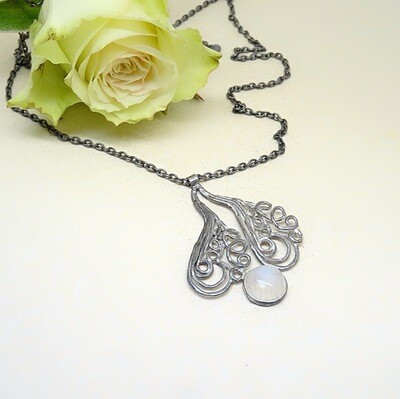 Silver pendant - Moonstone