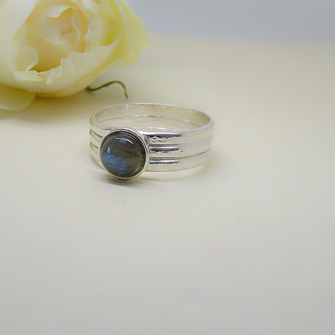 Silver ring - Labradorite