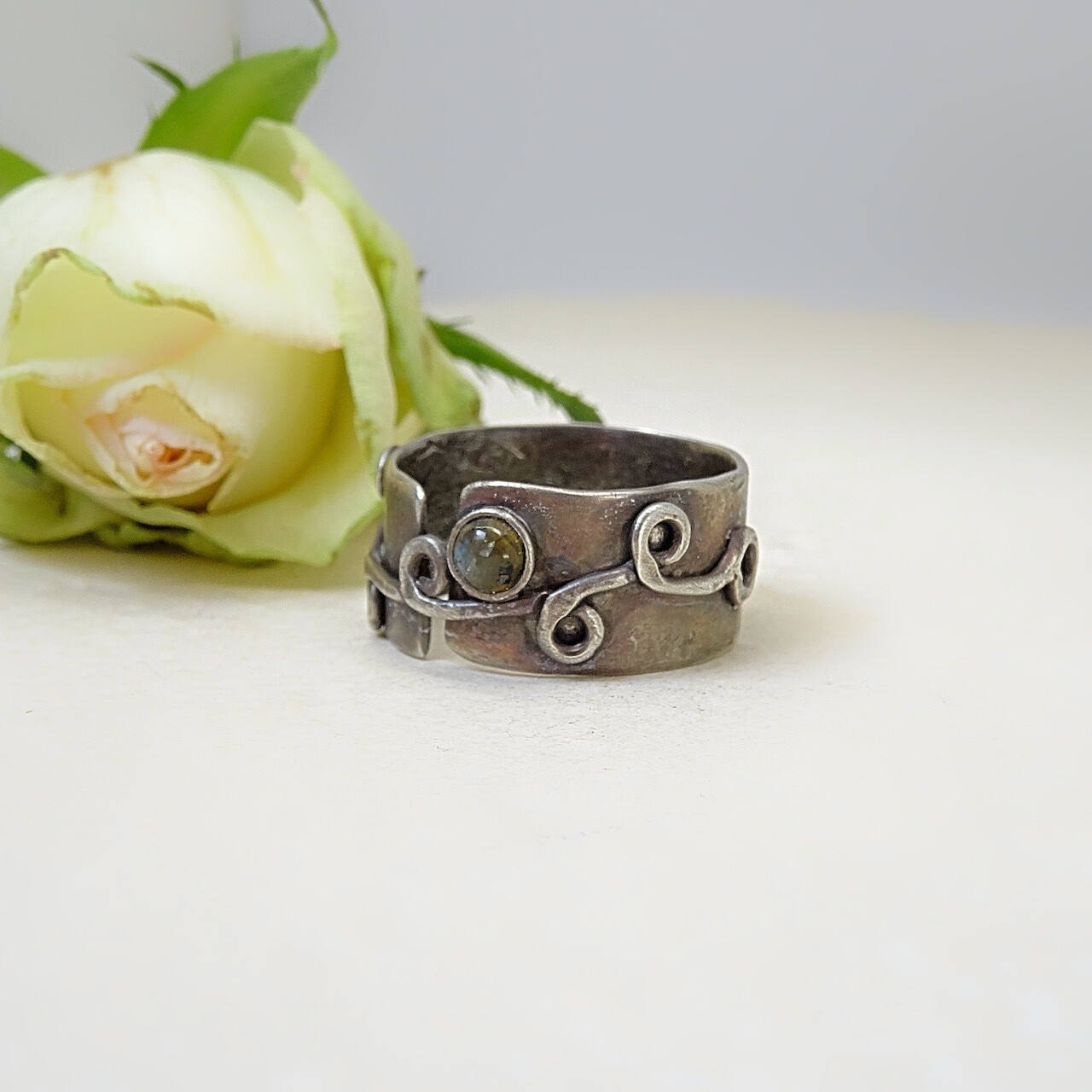 Silver ring - Labradorite