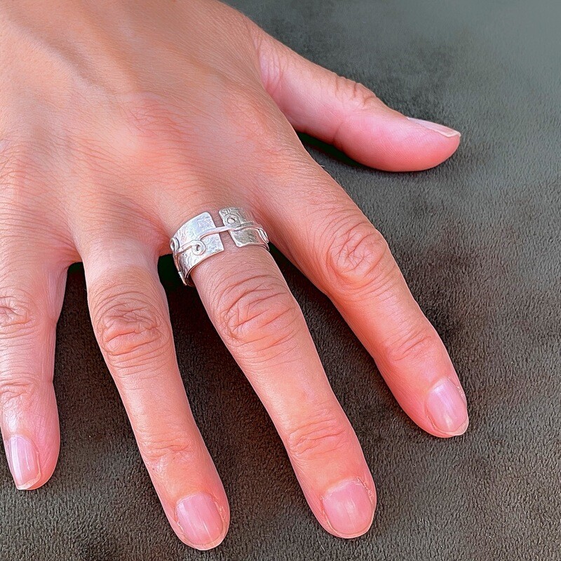Zilveren ring - krulletjes ontwerp - Handgemaakt door Harry TiLLEY