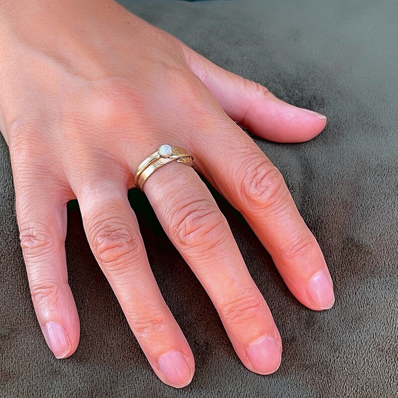 Zilver vergulde ring - Witte opaal - Handgemaakt door Harry TiLLEY