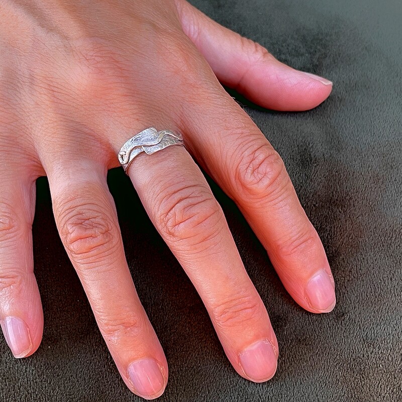 Zilveren ring - krulletjes ontwerp - Handgemaakt door Harry TiLLEY