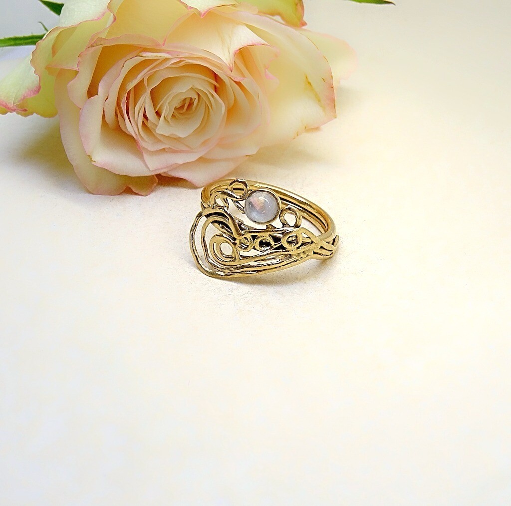 Gold-plated ring - Moonstone