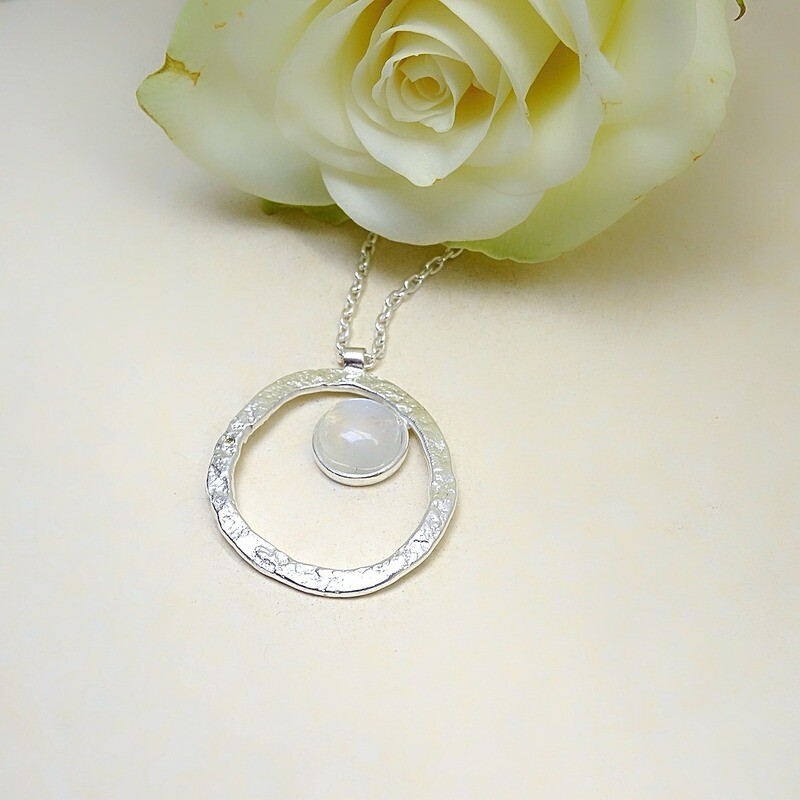 Silver pendant - Moonstone