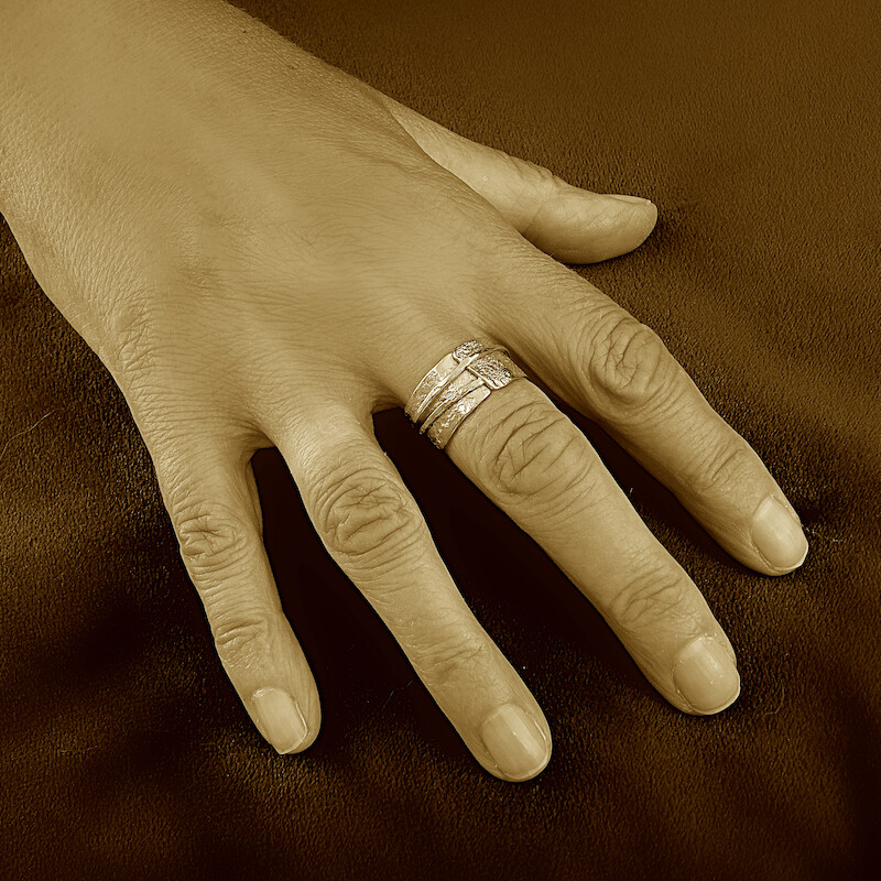 Zilver vergulde ring - Hamer steenslag motief - Handgemaakt door Harry TiLLEY