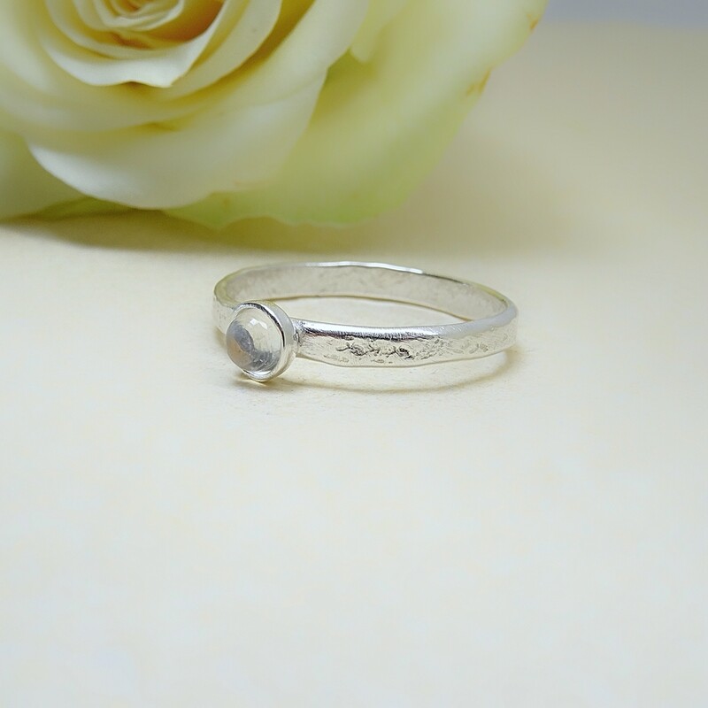 Silver ring - Moonstone