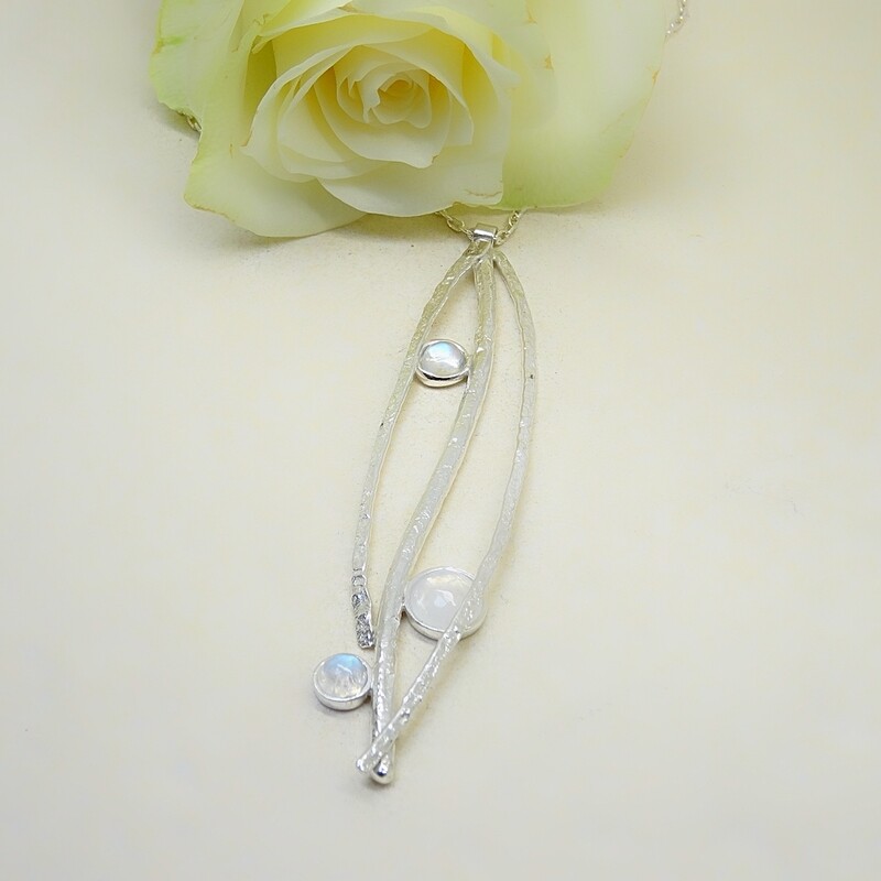 Silver pendant - Moonstone