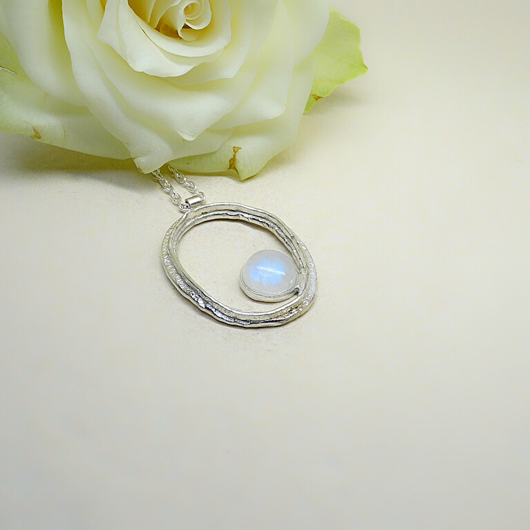 Silver pendant - Moonstone