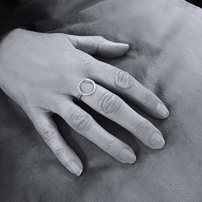 Verguld zilver ring - Hamer steenslag motief - Handgemaakt door Harry TiLLEY