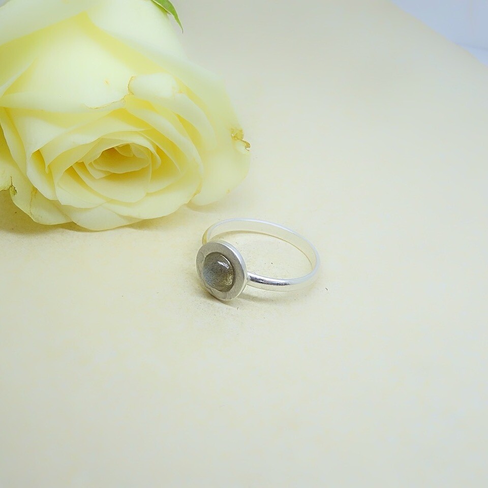 Silver ring - Labradorite