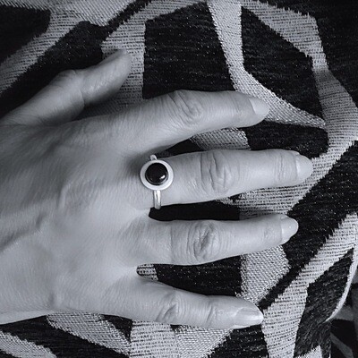 Zilveren ring - Zwarte Onyx - Handgemaakt door Harry TiLLEY