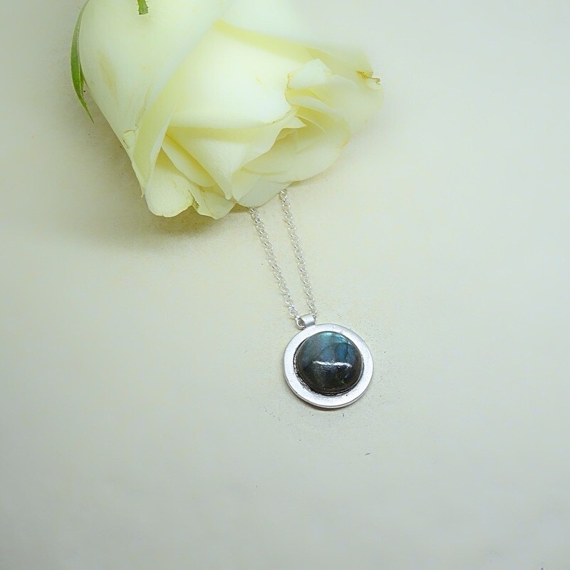 Silver pendant - Labradorite stone