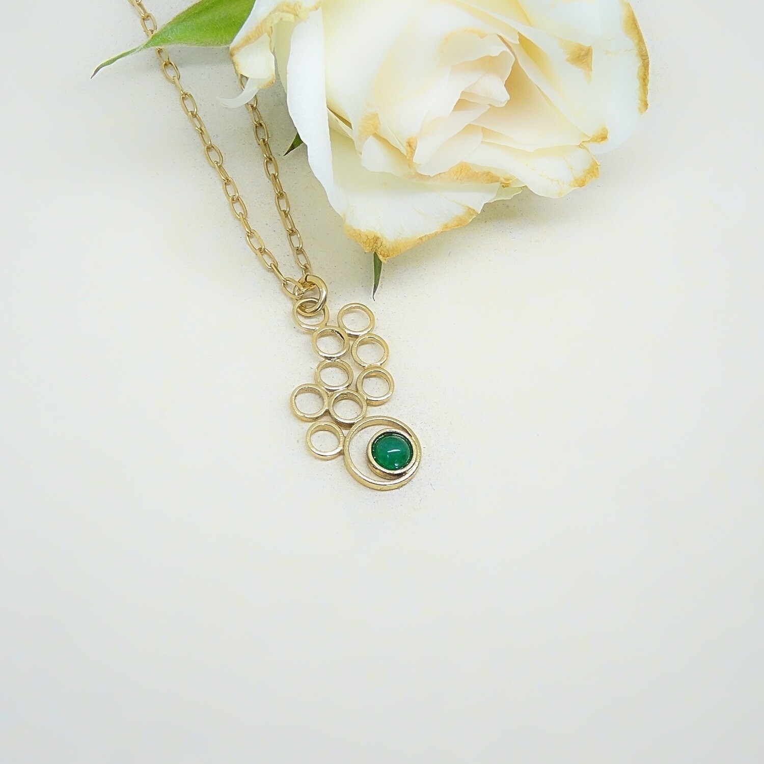 Verguld zilveren hanger - 
 Cirkel hanger - Emerald - Handgemaakt door juweel ontwerper Harry TiLLEY.