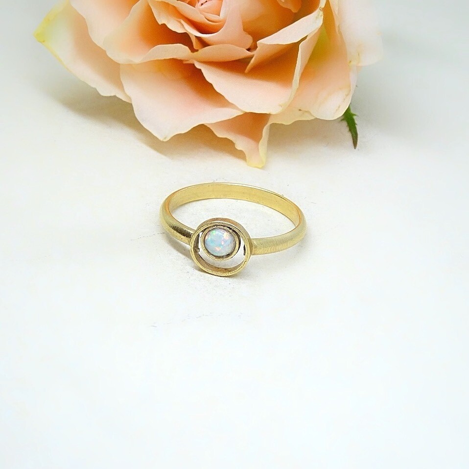 Vergulde ring - Witte opaal - Harry TiLLEY Juwelen