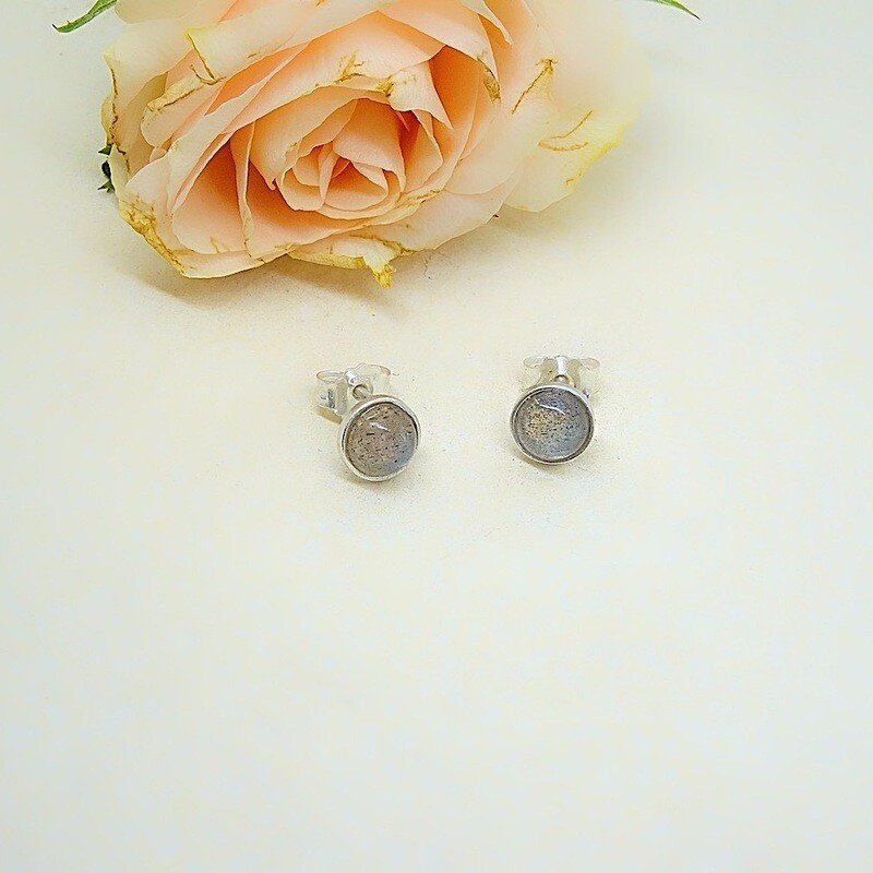 Zilveren oorstekers  - 6mm Labradorite - Handgemaakt - Harry TiLLEY