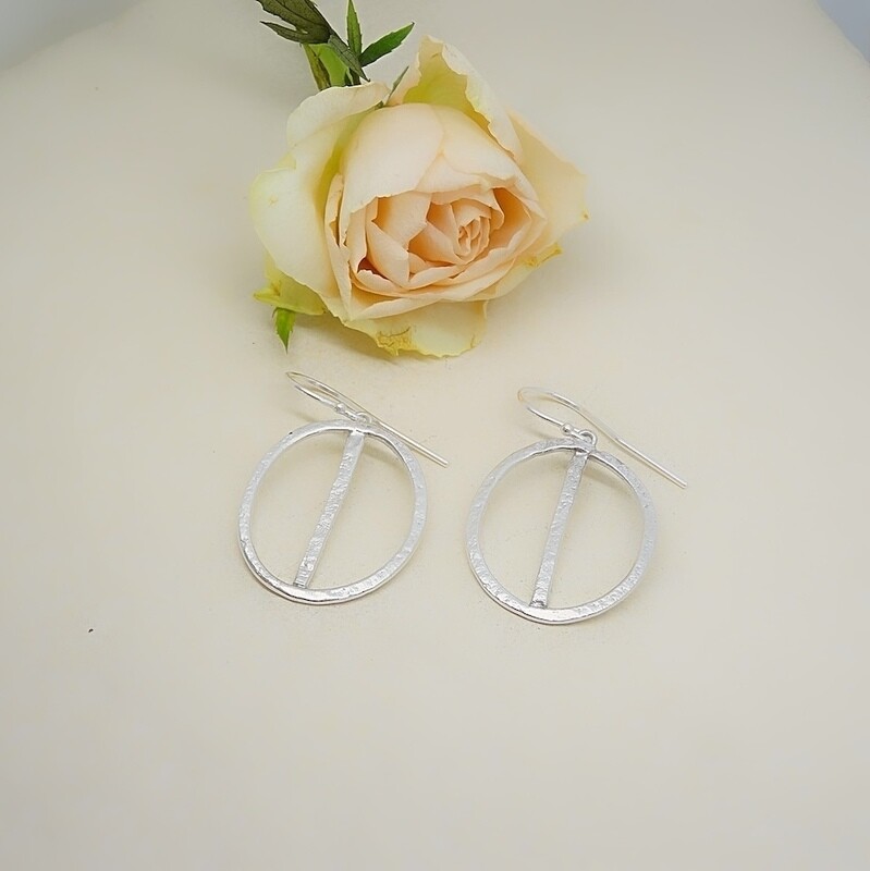 Silver earrings - Hammer crushed stone finish - round shape - Handmade - Harry TiLLEY