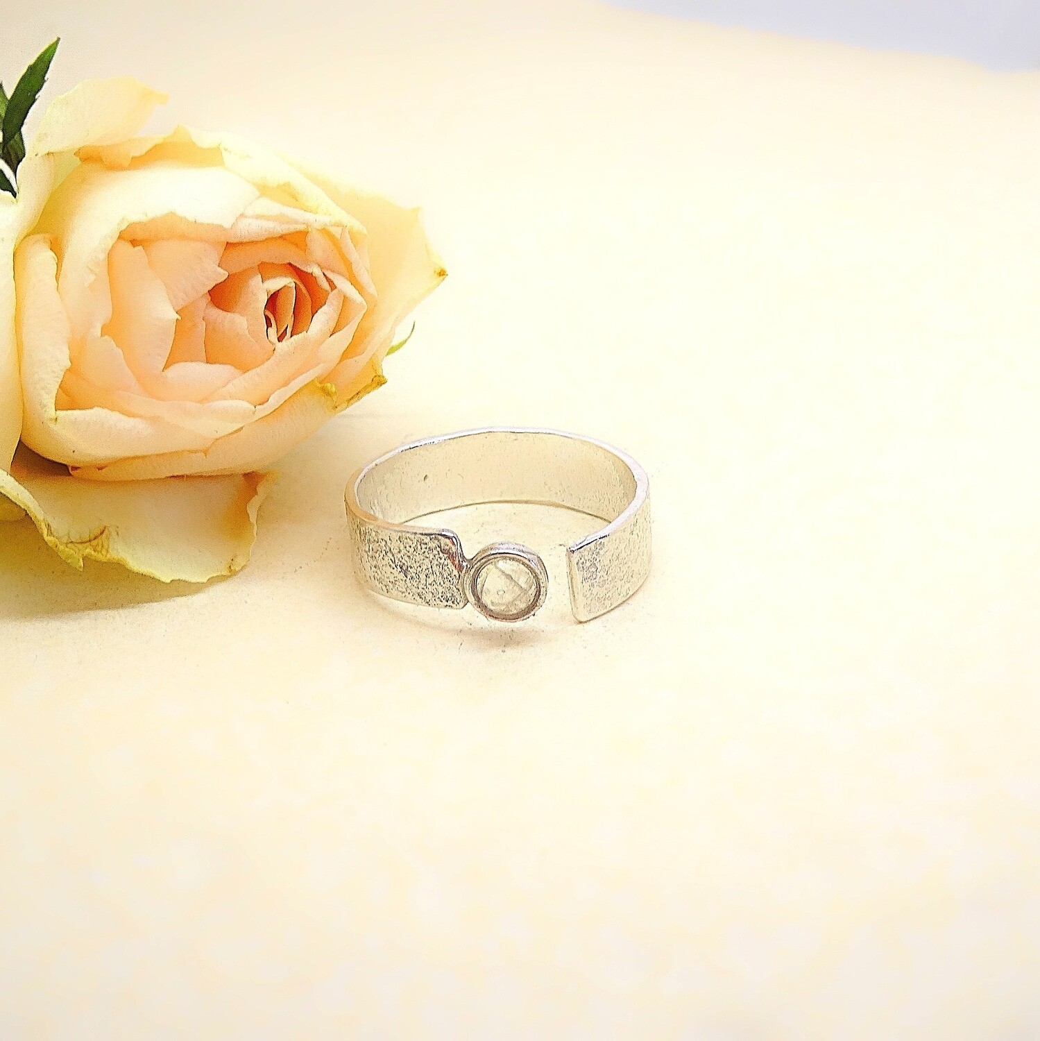 Silver ring - Moonstone - Harry TiLLEY Jewels