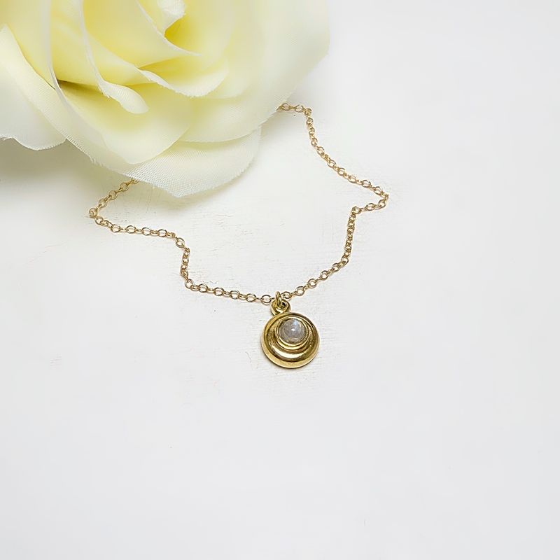 Gold-plated silver pendant - playful and with a natural stone - Harry TiLLEY creations