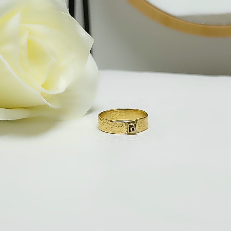 Gold-plated silver ring with a square at the front