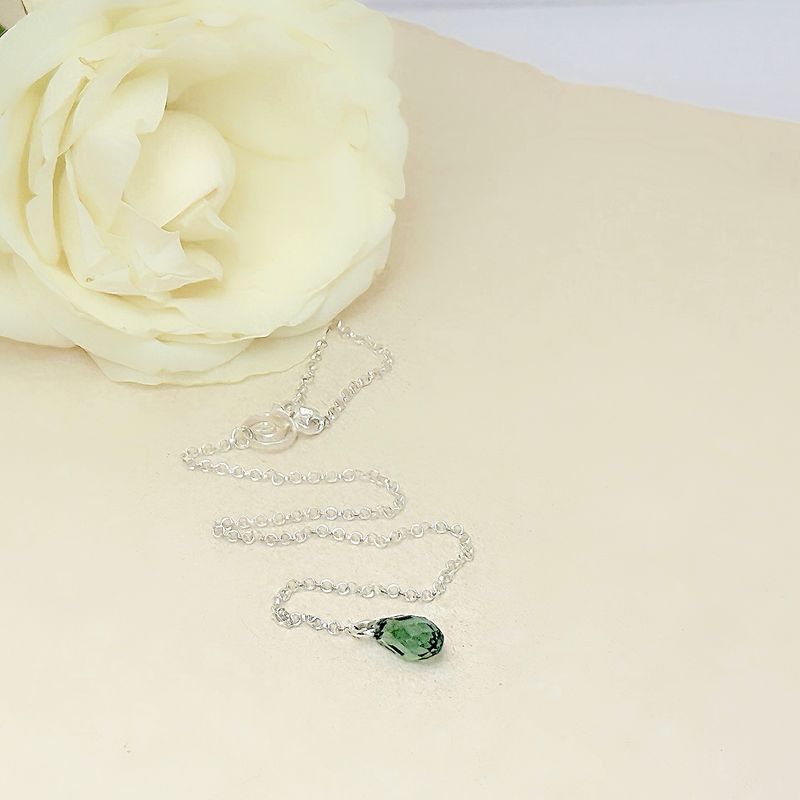 Long necklace with rose and Swarovski pearl.