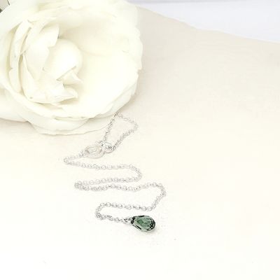 Long necklace with rose and Swarovski pearl.